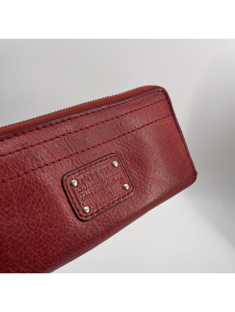 Fossil‎ RARE Long Live Vintage Y2K Bifold Red Lamb Hide Leather Zip Wallet